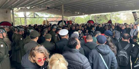 Yalçın Küçük son yolculuğuna uğurlandı