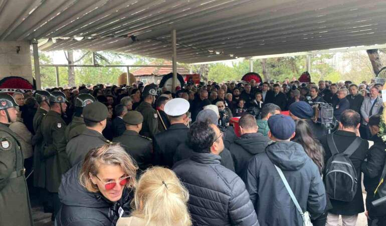 Yalçın Küçük son yolculuğuna uğurlandı