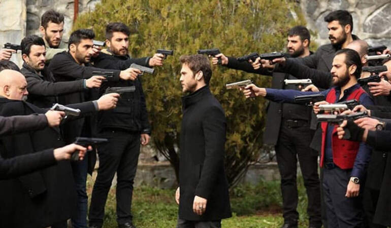 Yapı Kredi Bankası’ndan Flaş Karar: Şiddet İçerikli Dizi ve Yapımlara Reklam Verilmeyecek