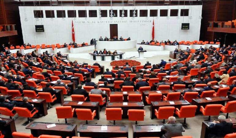 TBMM’ye Özgür Özel’in de aralarında olduğu yeni dokunulmazlık dosyaları sevk edildi