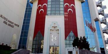 MHP’de bir görevden alma daha