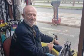 45 yıldır baba mesleğini yapıyor, şimdiler yapan pek bulunmuyor! Çırak yok denecek kadar az