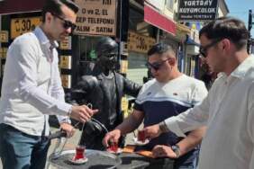 Cincırlı çay dağıtımına başladı! İşlere yetişemeyince çözümü başka yollarda aradı