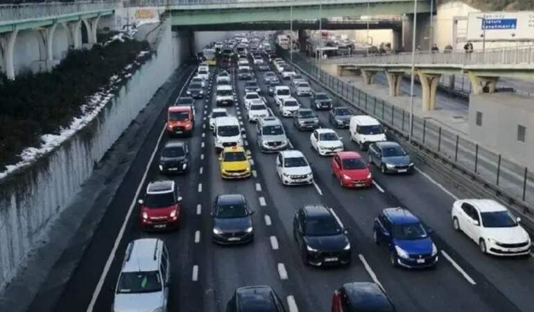 1 Mayıs kapalı yollar ve  duraklar listesi: İstanbul, Ankara ve İzmir’de otobüsler çalışıyor mu?