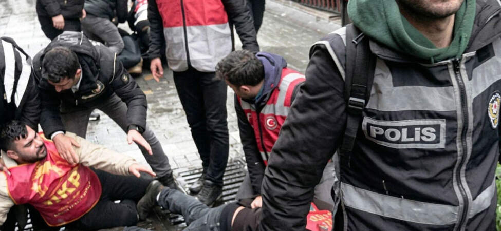 Taksim’e yürümek isteyenlere polis müdahalesi