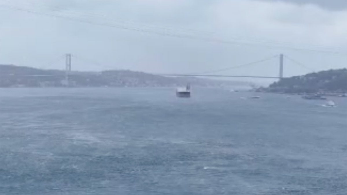 Boğaz’da gemi arızası! Trafik durduruldu