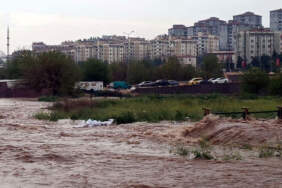 Gaziantep’i fırtına vurdu: Çatılar uçtu, 23 kişi yaralandı