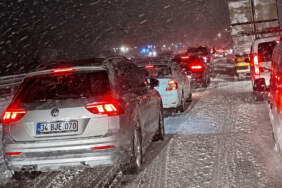 Meteoroloji’nin uyarıları gerçek oldu: Afyonkarahisar’da Mayıs ayında kar esareti yolları kapattı