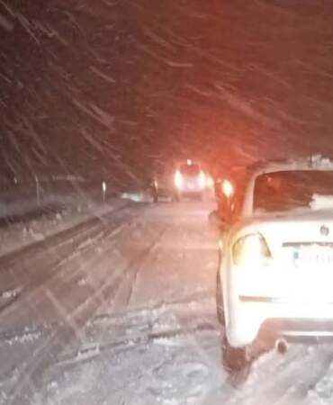 Afyonkarahisar’da kar nedeniyle yollar kapandı