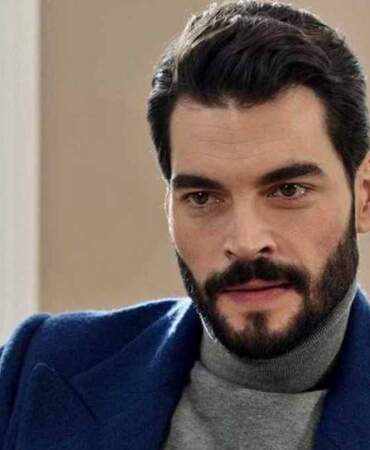 Akın Akınözü’nden konserde aşk ilanı! Yeni sevgilisiyle ilk kez görüntülendi