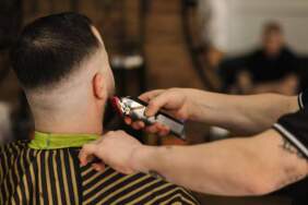 Turiste 7 bin liralık “tıraş”: O berber dükkanına kilit vuruldu