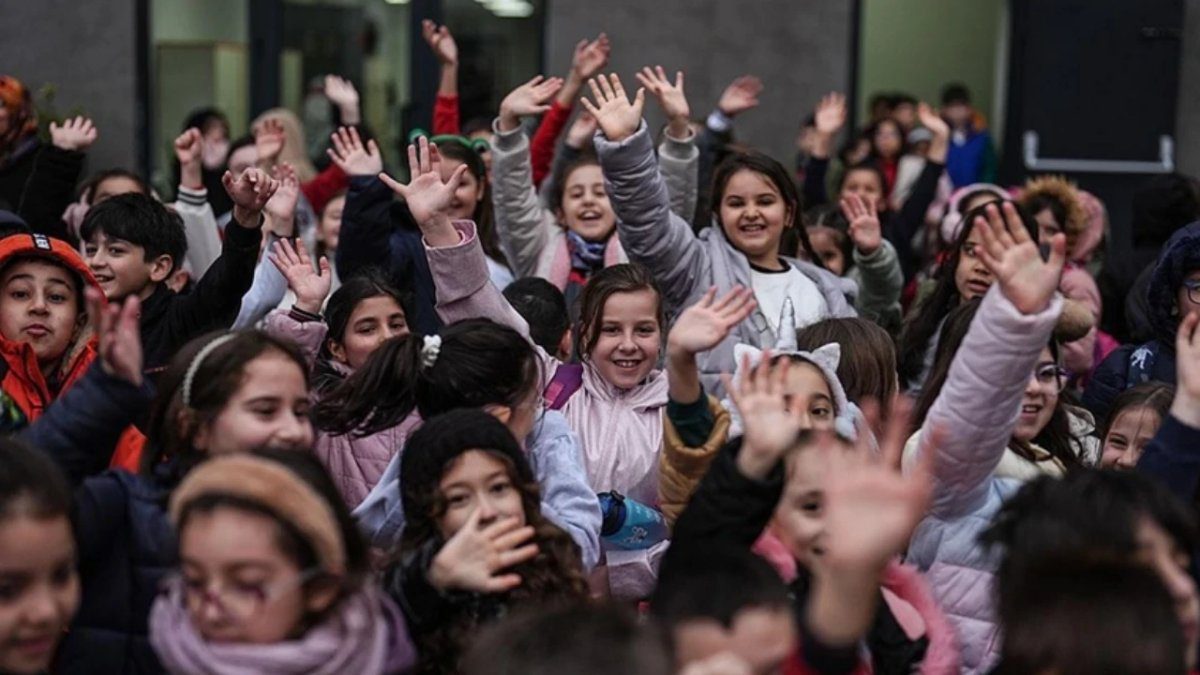 Öğrenci ve veliler dikkat! 2026-2027 eğitim yılında ara tatil kalkıyor mu? İşte o düzenleme