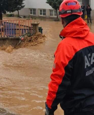AFAD: Şiddetli hava koşullarında 2 kişi hayatını kaybetti, 33 kişi yaralandı