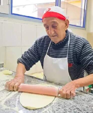 65 senedir ateş başında çalışıyor, mesleği çocuklarına bırakıyor! 3 kuşak bir arada