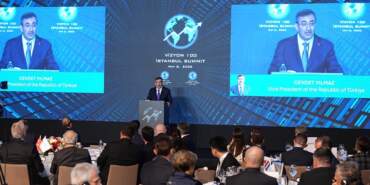 Vizyon 100 İstanbul Summit’te küresel ekonomi ve Türkiye’nin yatırım vizyonu ele alındı