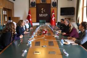Barış Anneleri’nden MHP’ye Anneler Günü ziyareti