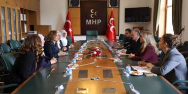 Barış Anneleri’nden MHP’ye Anneler Günü ziyareti