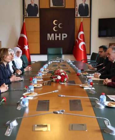 Barış Anneleri’nden MHP’ye Anneler Günü ziyareti