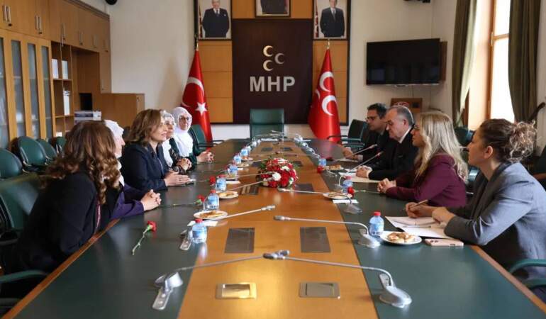 Barış Anneleri’nden MHP’ye Anneler Günü ziyareti