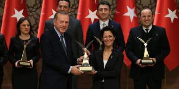 İBB’ye yönelik şafak operasyonunda dikkat çeken detay: Erdoğan’ın elinden ödül alan profesör gözaltında