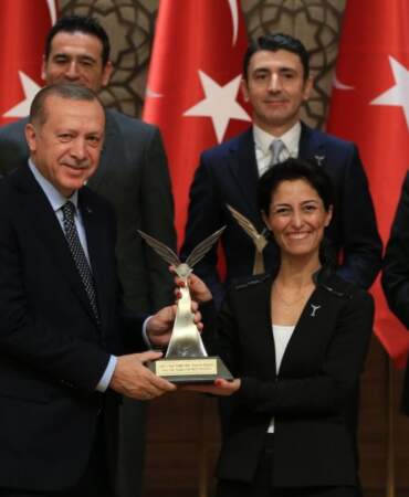 İBB’ye yönelik şafak operasyonunda dikkat çeken detay: Erdoğan’ın elinden ödül alan profesör gözaltında