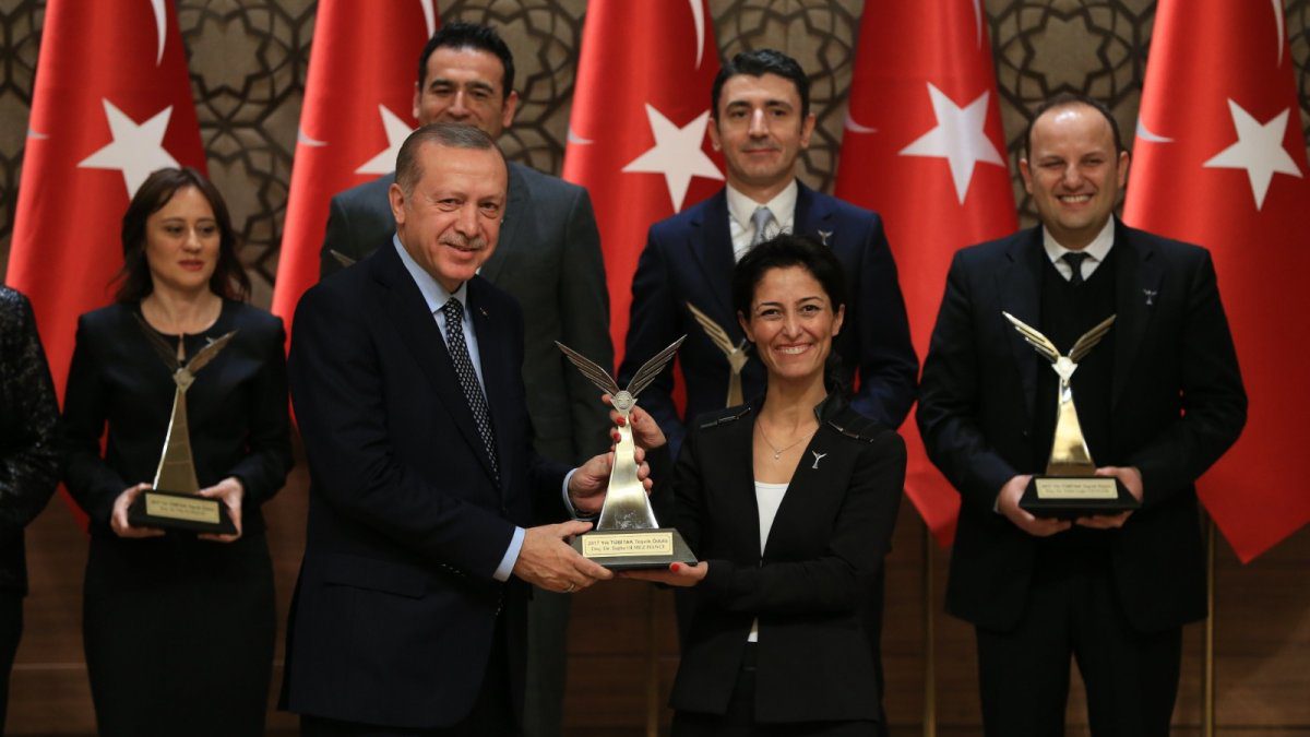 İBB’ye yönelik şafak operasyonunda dikkat çeken detay: Erdoğan’ın elinden ödül alan profesör gözaltında