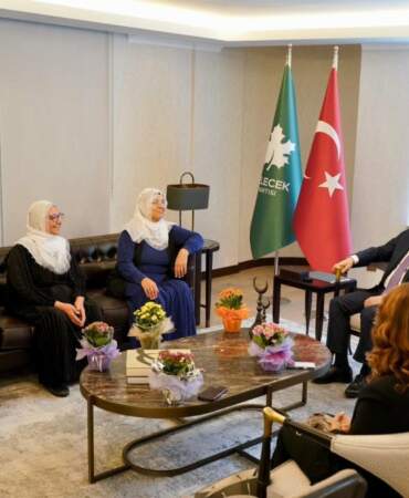Davutoğlu, Barış Anneleri İnisiyatifi üyeleri ile bir araya geldi