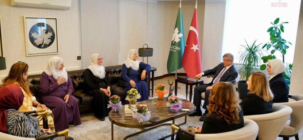 Davutoğlu, Barış Anneleri İnisiyatifi üyeleri ile bir araya geldi