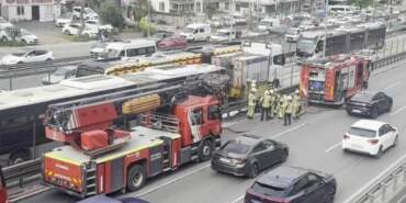 Avcılar’da metrobüste yangın: Seferlerde aksama yaşanıyor