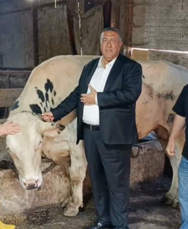 Lüks villaların arasına sıkışan üreticinin isyanı: “Biz varken o villalar yoktu, yer gösterin çıkalım”