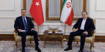 Bakan Fidan’dan diplomasi trafiği: İranlı mevkidaşı ile görüştü