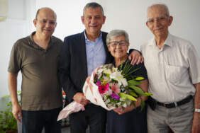 Özgür Özel’den Manisa’da ‘Anneler Günü’ ziyaretleri