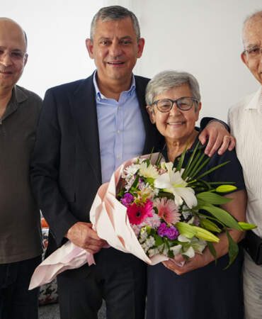 Özgür Özel’den Manisa’da ‘Anneler Günü’ ziyaretleri