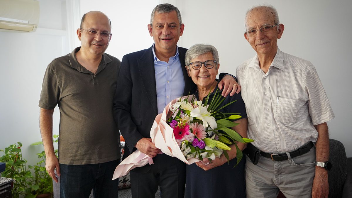 Özgür Özel’den Manisa’da ‘Anneler Günü’ ziyaretleri