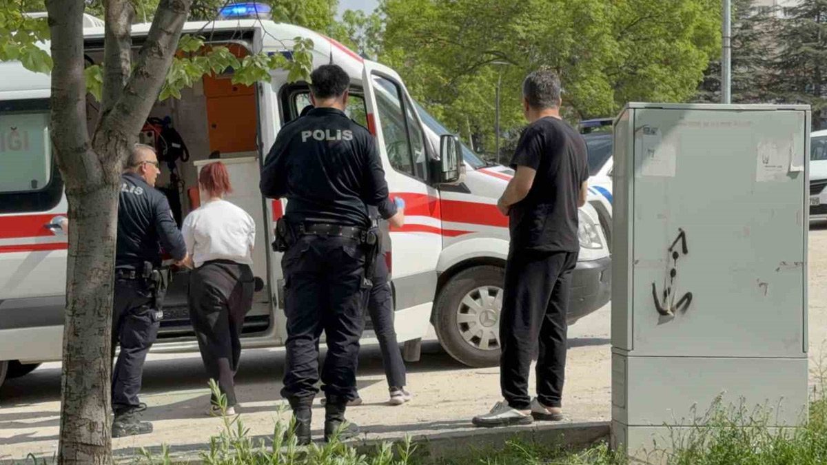 Eskişehir’de bıçaklı ‘erkek arkadaş’ kavgası: 3 kız çocuğu yaralandı