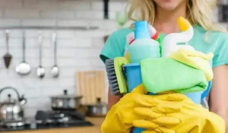 Her mutfakta bulunuyor, insan nüfusundan daha fazla bakteri barındırıyor! Hemen çöpe atın