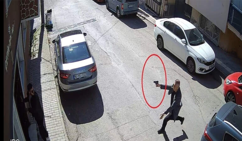 Çocuklarının gözü önünde eşini öldüren cani kocaya haksiz tahrik indirimi! Dehşet anları kamerada