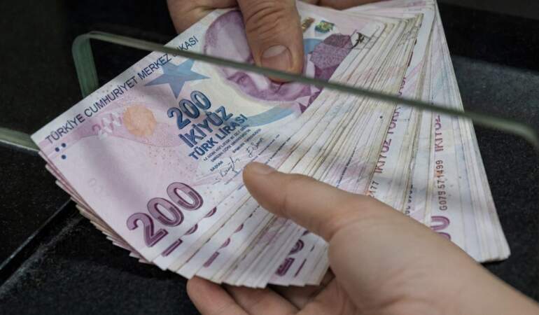 Petrol şoku TL’de carry trade hesabını bozdu: Yabancı bankalar liradan kaçıyor