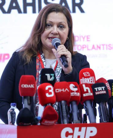 Burcu Köksal CHP’den istifa etti