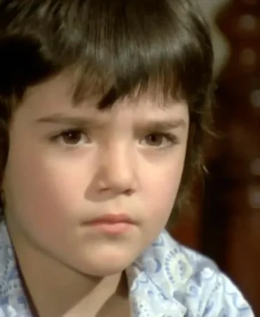 59 yaşındaki Sezer İnanoğlu’ndan şaşırtan değişim! Bir dönemin çocuk yıldızıydı, şimdi ise…