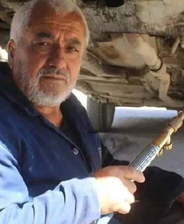 49 yıldır durmaksızın çalışıyor, arabalar onun elinde şekilleniyor! Talep her geçen gün azalıyor