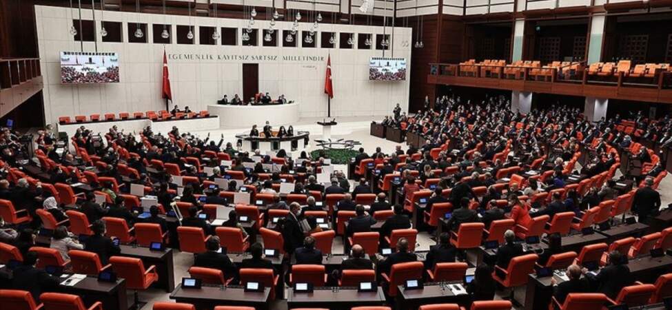 TBMM’nin dev yapay zekâ raporu masaya yatırıldı: “Fırsatlar büyük ancak beyin göçü ve çip bağımlılığı en büyük risk”