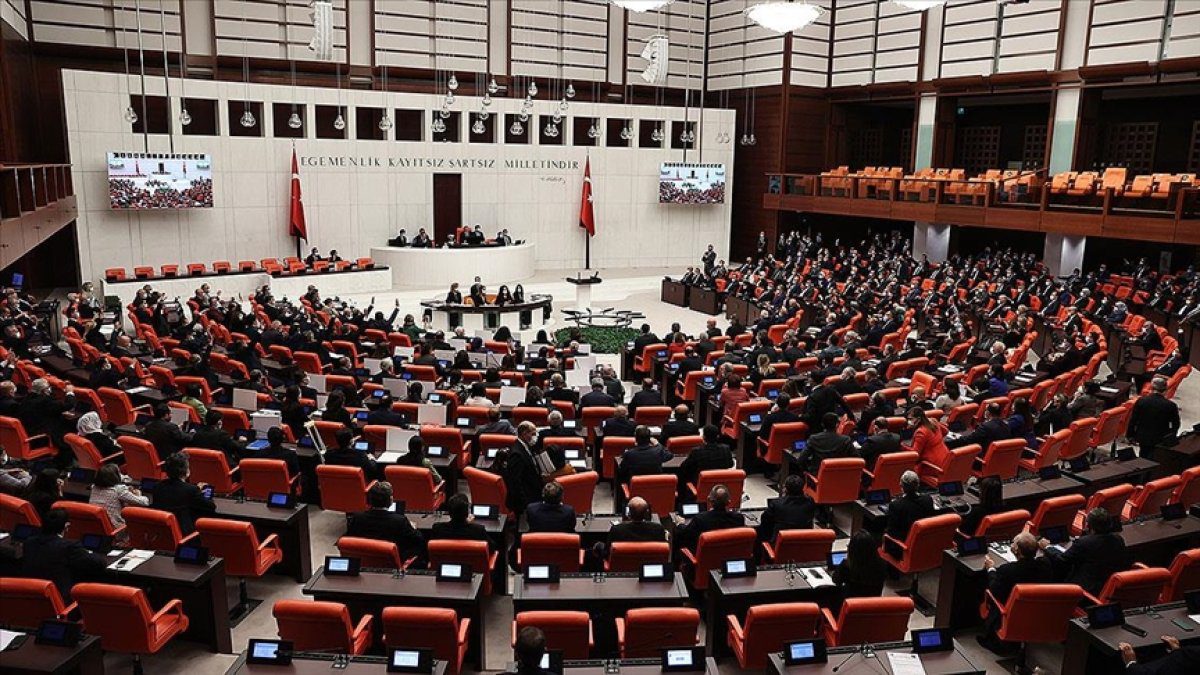 TBMM’nin dev yapay zekâ raporu masaya yatırıldı: “Fırsatlar büyük ancak beyin göçü ve çip bağımlılığı en büyük risk”