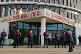 Bolu Belediyesi’ne yeni operasyon: Jandarma ekipleri binada arama yapıyor