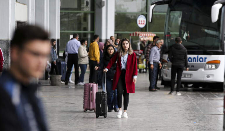 Ekonomik kriz bayram planlarını vurdu: Memlekete nasıl gideyim?