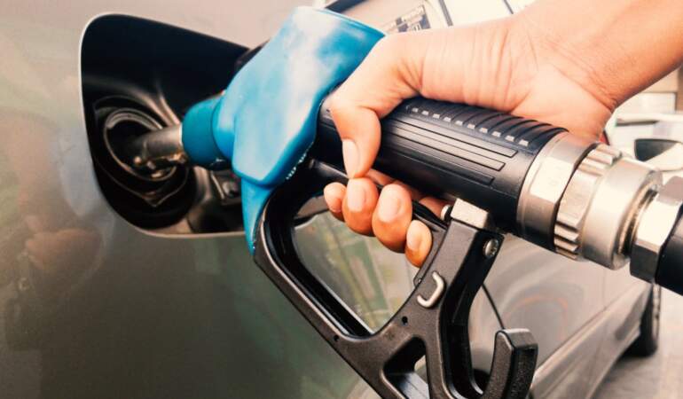 Motorinden sonra benzine de zam geliyor: Bu gece tabelalar değişiyor