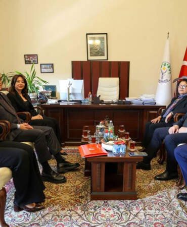 CHP’den DEM Parti’ye ziyaret: Sandıktan kaçarak kimse bir yere varamaz