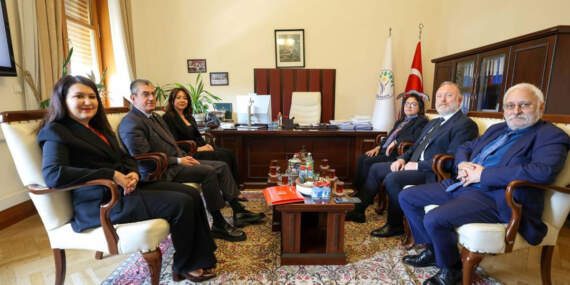 CHP’den DEM Parti’ye ziyaret: Sandıktan kaçarak kimse bir yere varamaz
