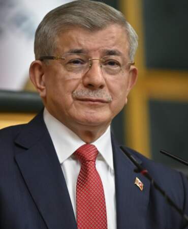Davutoğlu: Siyasi saf değiştirmeler ‘ahlaki çürüme’nin kanıtı