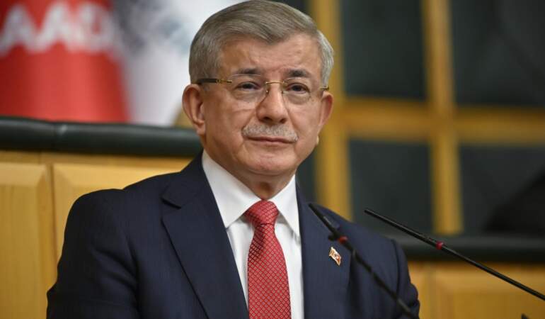 Davutoğlu: Siyasi saf değiştirmeler ‘ahlaki çürüme’nin kanıtı